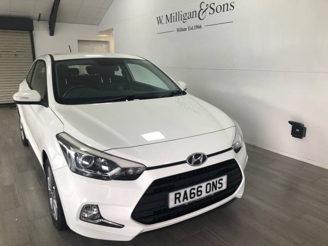 Hyundai i20 1.2 SE 3dr Coupe Petrol White